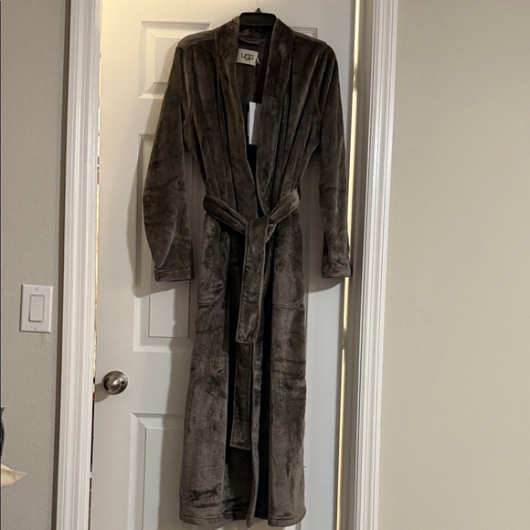 UGG Plush Grey Plush Soft Bathrobe - Picture 2 of 10